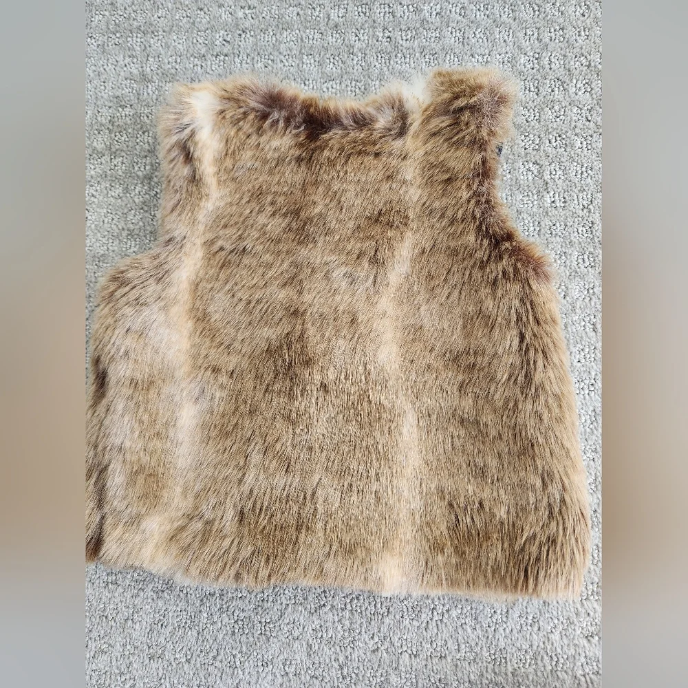 Oshkosh B'gosh Girls Brown Sleeveless Faux Holiday Winter Fur Vest Size 2T‎ NWOT